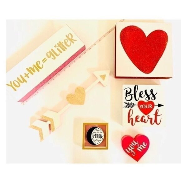Target‎ Valentine Home Decor & Tier Signs - Picture 3 of 3